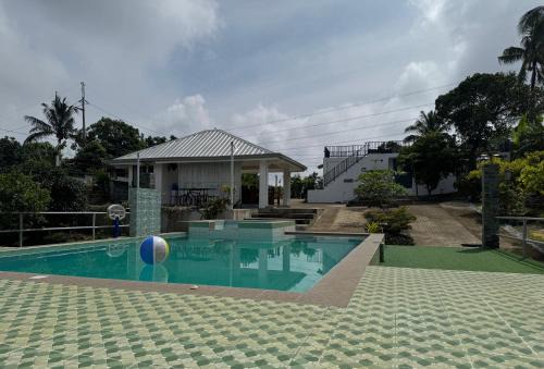 Alfonso House | Casa Pabugnaw Spacious Exclusive Vacation Home with Pool near Tagaytay