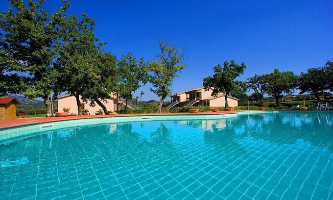 Sorano House | Casa Pegaso A: A welcoming apartment built on a hillside, surrounded by meadows and woods.