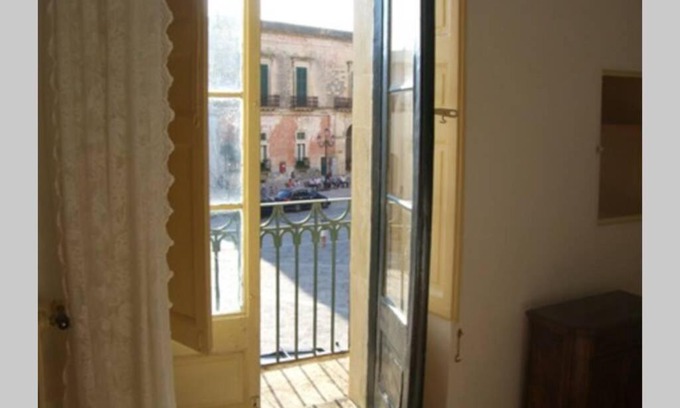 Specchia Historic Centre Apartment | casa piazza del popolo