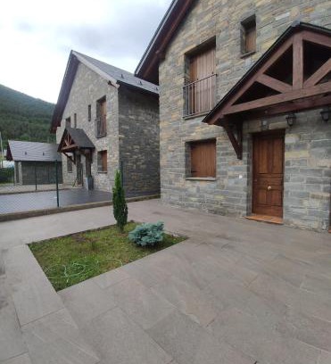 Villanua House | Casa Rayera
