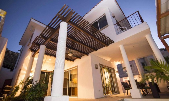 Pedregal House | Casa Robyn