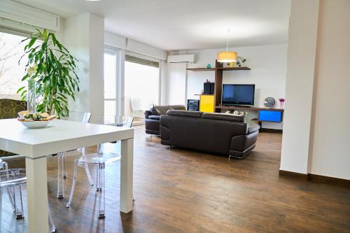 Carbonia Apartment | Casa Rosita Spazio Comfort e Relax 130mq con 3 Camere