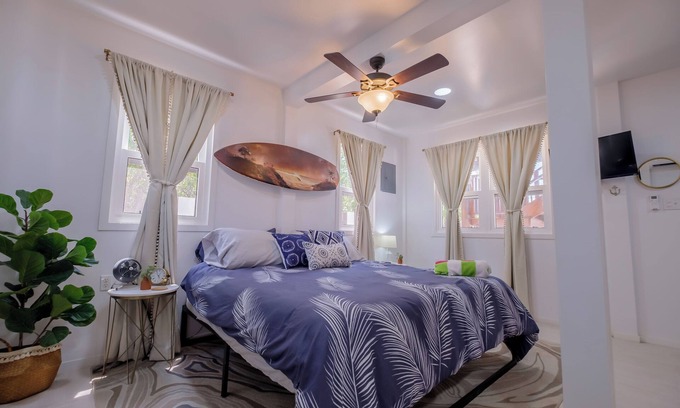 Caye Caulker Apartment | Casa Sirena Belize - Sirena House Caye Caulker, King Size Bed w/Pool!
