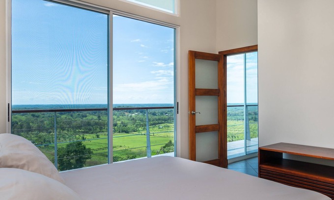 Parrita Villa | CASA SOL OCEAN VIEW & POOL