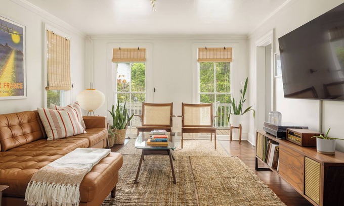 Tivoli House | Casa Tivoli - Upstate Getaway in Charming Village