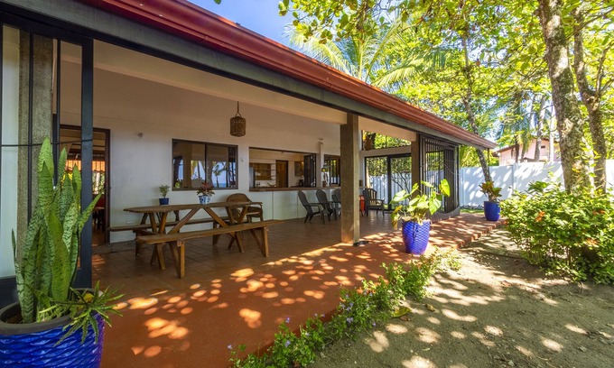 Esterillos Oeste House | Casa Tortuga - Beachfront House