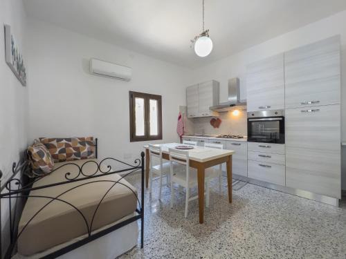 Loceri Apartment | [Casa Vacanze Mallela] Balcony, A/C & SmartTv