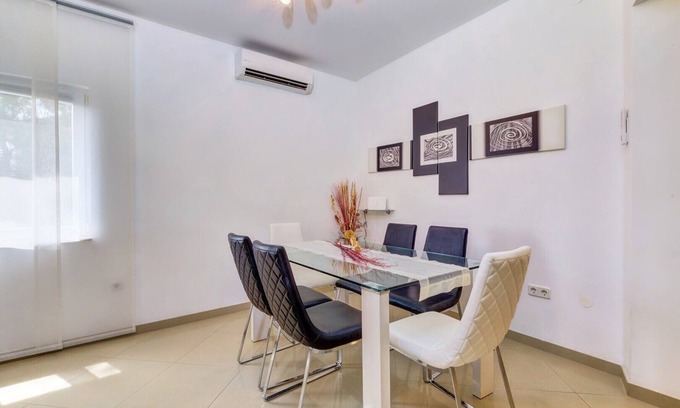 Artatore House | Casa Verde, located in the village Artatore, 150 m distance from the sea, for 5 people.