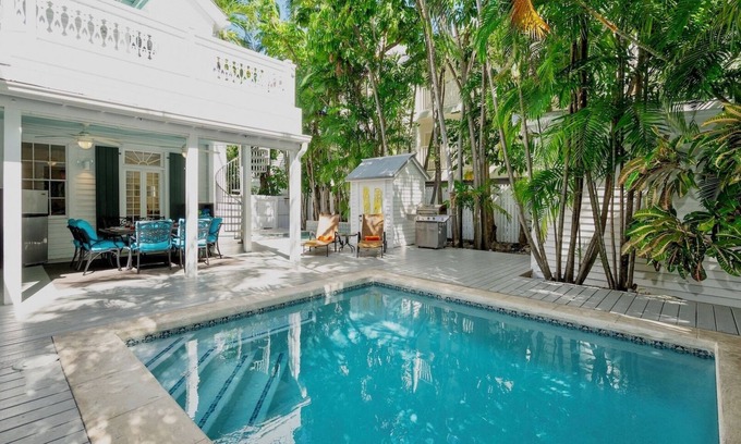 Old Town House | *CASA VICTORIA @ OLD TOWN* Historic 5BR Home & Pool + LAST KEY SERVICES.