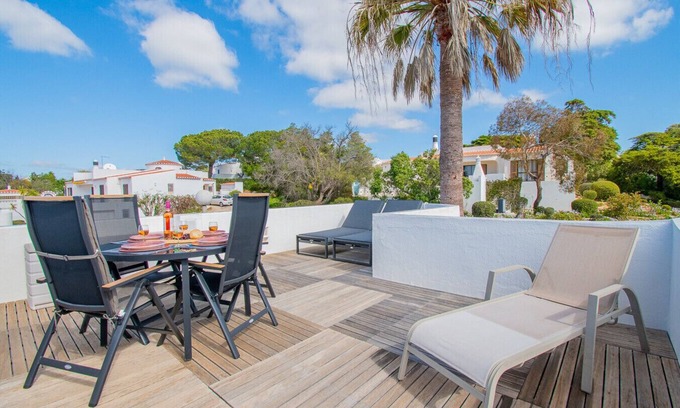 Carvoeiro Ski Chalet | Casa Vista do Mar: Townhouse with sea views, walking distance to beach!