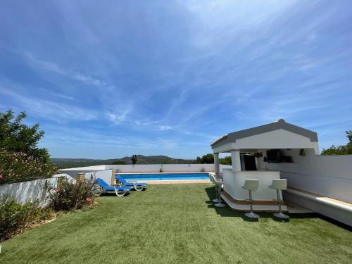 Brotual House | Casa vista dos cerros