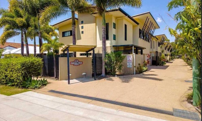 Scarness Resort | Casablanca Palms – Family Friendly Beach Escape