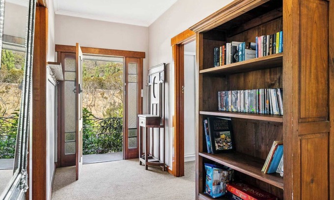South Hobart House | "Cascade Cottage" adjoining World Heritage Site.