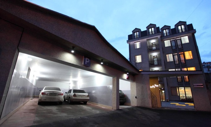 Kentron Hotel | Cascade Hotel