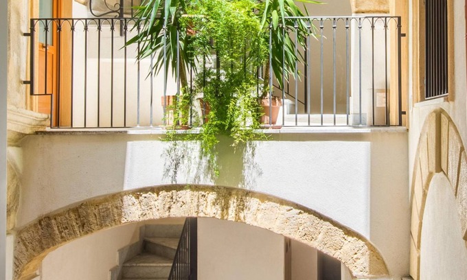 Castellammare Vucciria Apartment | Casetta Gialla Alla Vucciria by Wonderful Italy