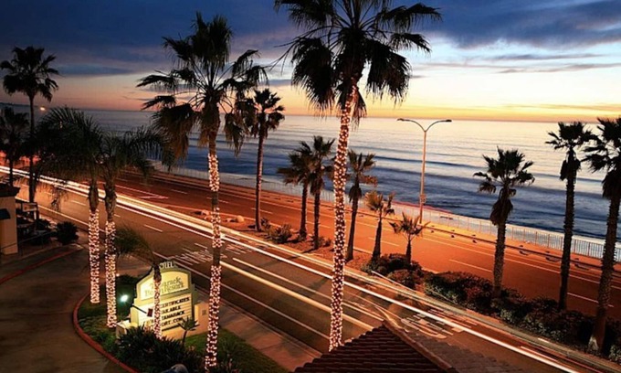 Olde Carlsbad House | Casita walk/bike to shops/dining! Blocks to beach