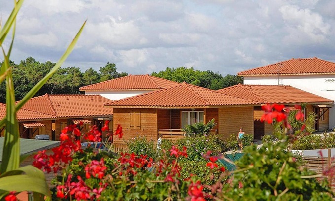 Cassen House | Cassen Holiday House with Pool