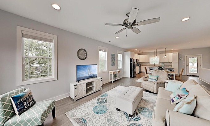 Tranquil Harbour House | Cast A Waves