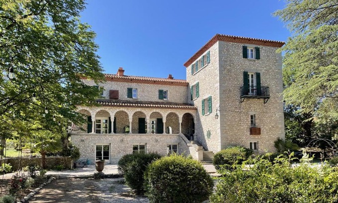 Prades Bed & Breakfast | Castell Rose