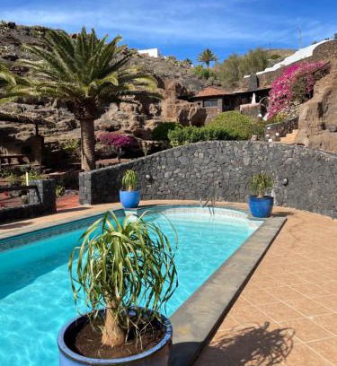 Macher House | Castillo Lanzarote Villa Bailey - Luxury Villa - Pet friendly with heated Pool