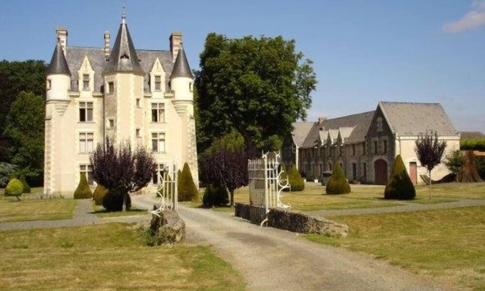 Sainte-Christine House | Castle Gem Hideaway in the Loire Valley