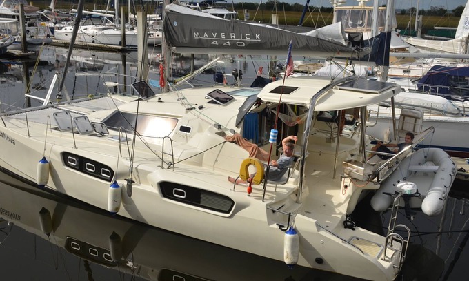 Puerto Morelos Boat Rental | Catamaran in a great marina as a houseboat or excursion boat in a 5 star resort