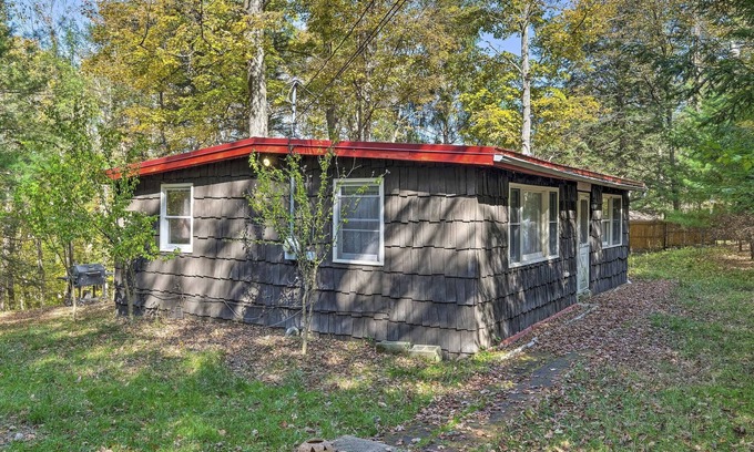 East Durham House | Catskill Mtn Home w/Deck ~ 1 Miles to Zoom Flume!