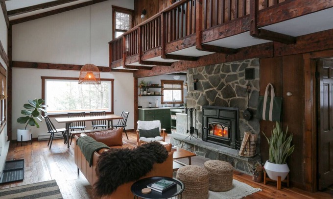 Phoenicia Cabin | Catskills Cabin on the Creek w/Hot Tub