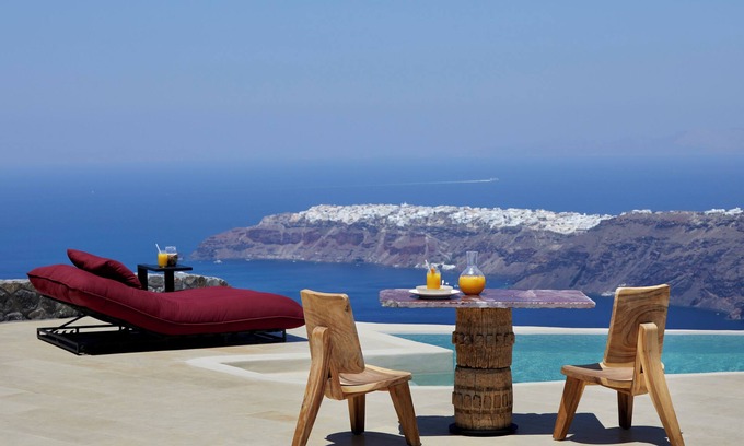 Imerovigli Apartment | Cavalieros Honeymoon Villa with heated pool and caldera view