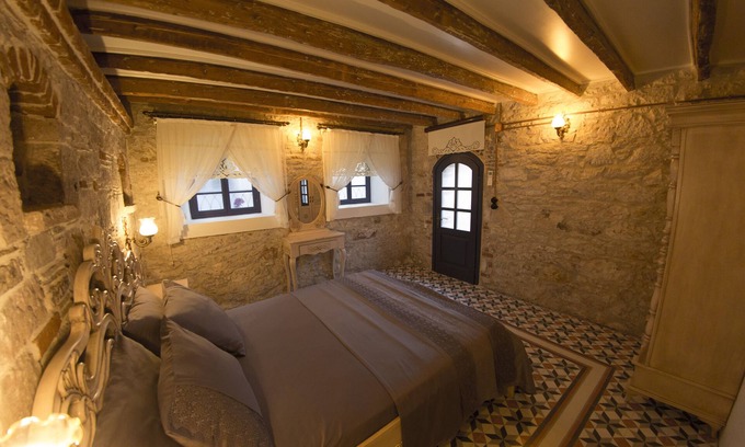 Ayvalik City Center Hotel | CavliHane 1885