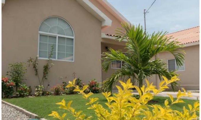 Kingston House | Caymanas Estate Two Bedroom Suite