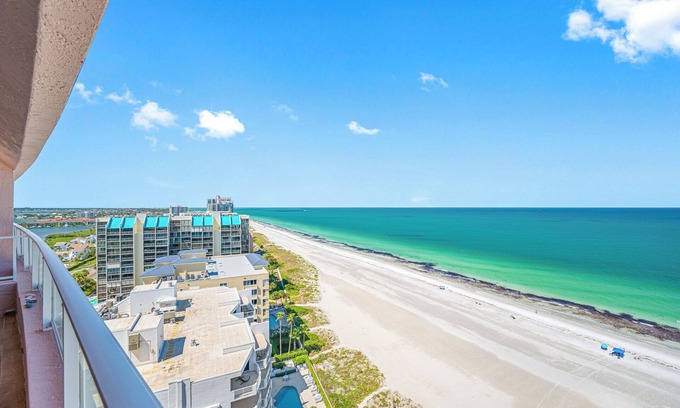 Sand Key Condo | CBC 1-18C – Beach Front, Pool, Hot Tub, Tennis, Gym & Sauna!