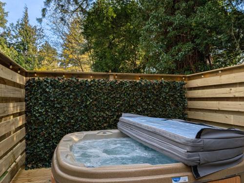 Almondbank House | Cear 2- Private Hot Tub- Perth-Pet Friendly Lodge
