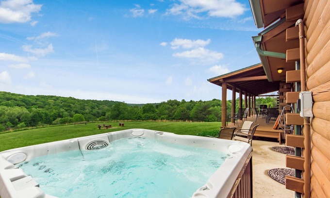 Logan Cabin | Cedar Hill Lodge 7 bedroom lodge up to 30 guests, 65 acres 1/2 mile from Old Man's Cave
