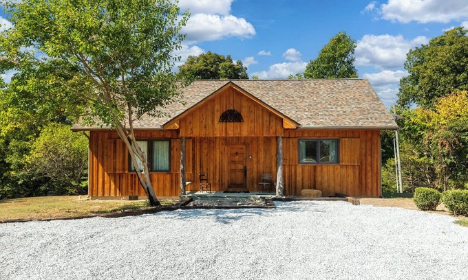 Texico Cabin | Cedar Hills Retreat: Peaceful Southern IL Escape