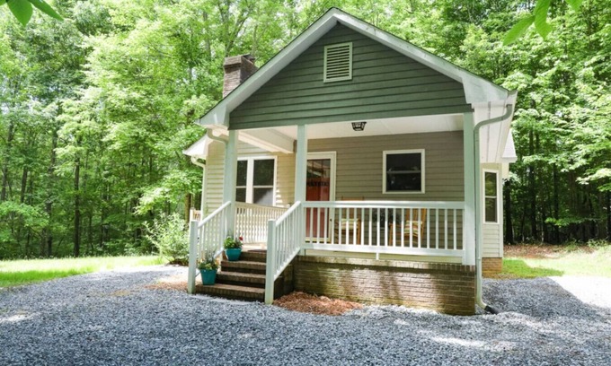 Peters Creek Cottage | Cedar Run Cottage by BMG
