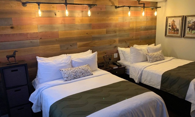 Sandusky Hotel | Cedar Stables Inn and Suites