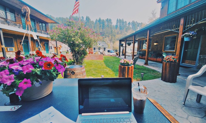 Deadwood Hotel | Cedar Wood Inn