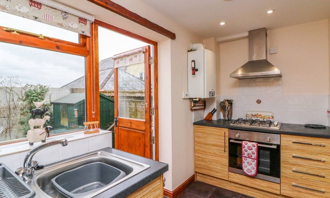 Broadwoodkelly Cottage | Cedarwood Cottage