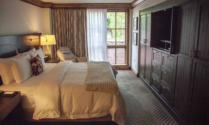 Downtown Apartment | Celebrate New Years in Aspen! St Regis 3br Residences 12.31.22 - 1.14.23