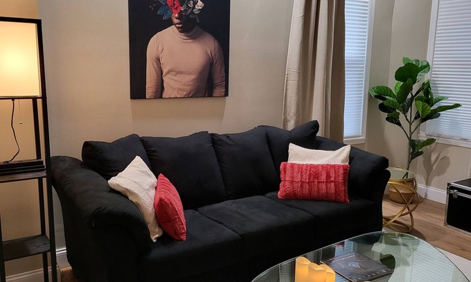 Allentown Apartment | CENTER OF IT ALL! Walkable to PPL center, bars,restaurants. FREE parking on-site
