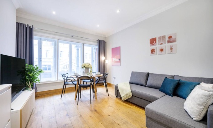 Covent Garden Apartment | Central 1 Bedroom Apartment on Strand opposite Savoy Hotel