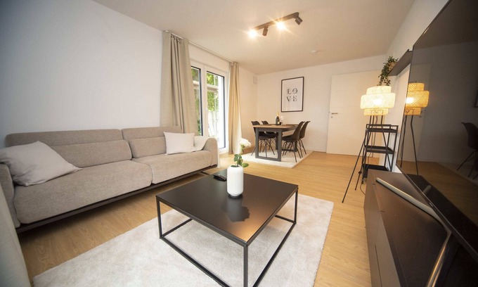 Bayreuth Apartment | Central Apartment | BBQ Terrace | Big NetflixTV