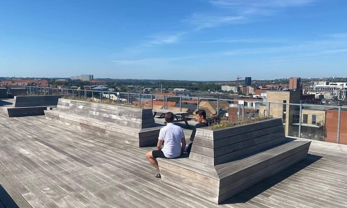 Midtbyen Apartment | Central Apartment with Balcony and Shared Panorama Rooftop