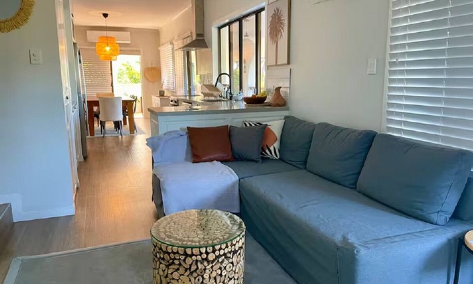 Tannum Sands Apartment | Central Beach Town Gem