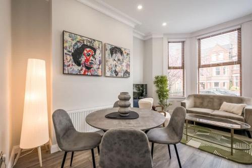 Queens Quarter Apartment | Central Belfast Apartments - The Malone Suites