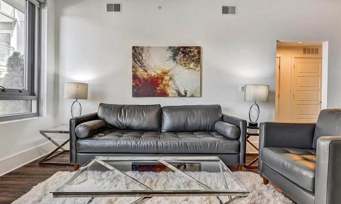 Garden Hills Apartment | Central Buckhead View | Luxe 2BR w/Pool& Full Kitchen