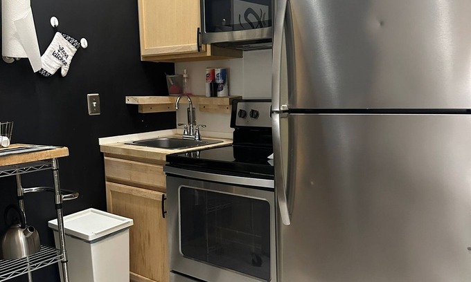 Downtown Pittsburgh Apartment | Central Downtown Queen Bed Walk to all Venues