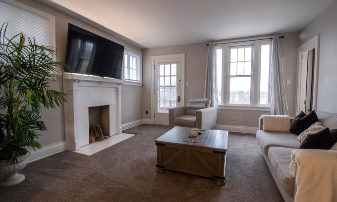 St. Bernard Apartment | Central Entire 2-Bed in Quiet Neighborhood