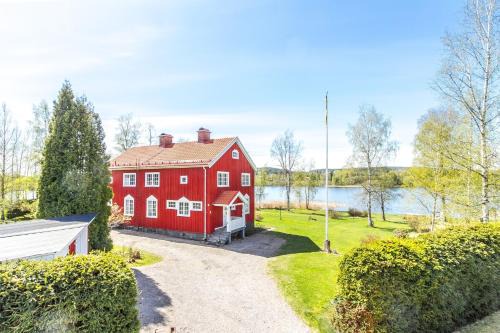 Hagfors Municipality Villa | Central Lakefront Retreat